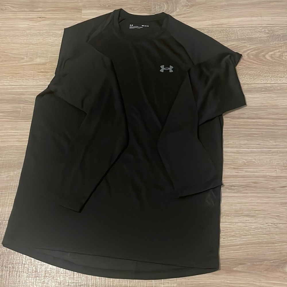 Under Armor Loose Fit Long Sleeve shirt